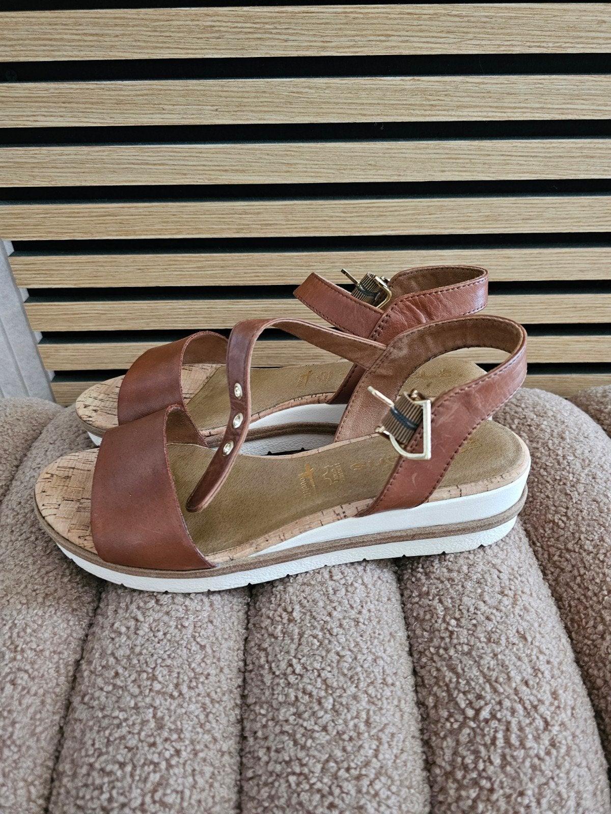 Tamaris sandalen cognackleurig maat 41 - weinig gedragen, Tamaris, Bruin, Zo goed als nieuw, Sandalen of Muiltjes