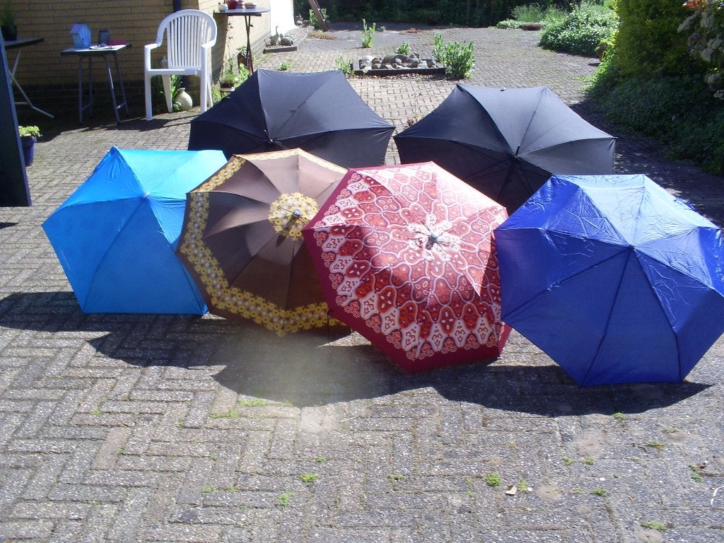 Paraplu 6 stuks oa kobold automatic en leeuwarder courant, Ophalen of Verzenden, Gebruikt