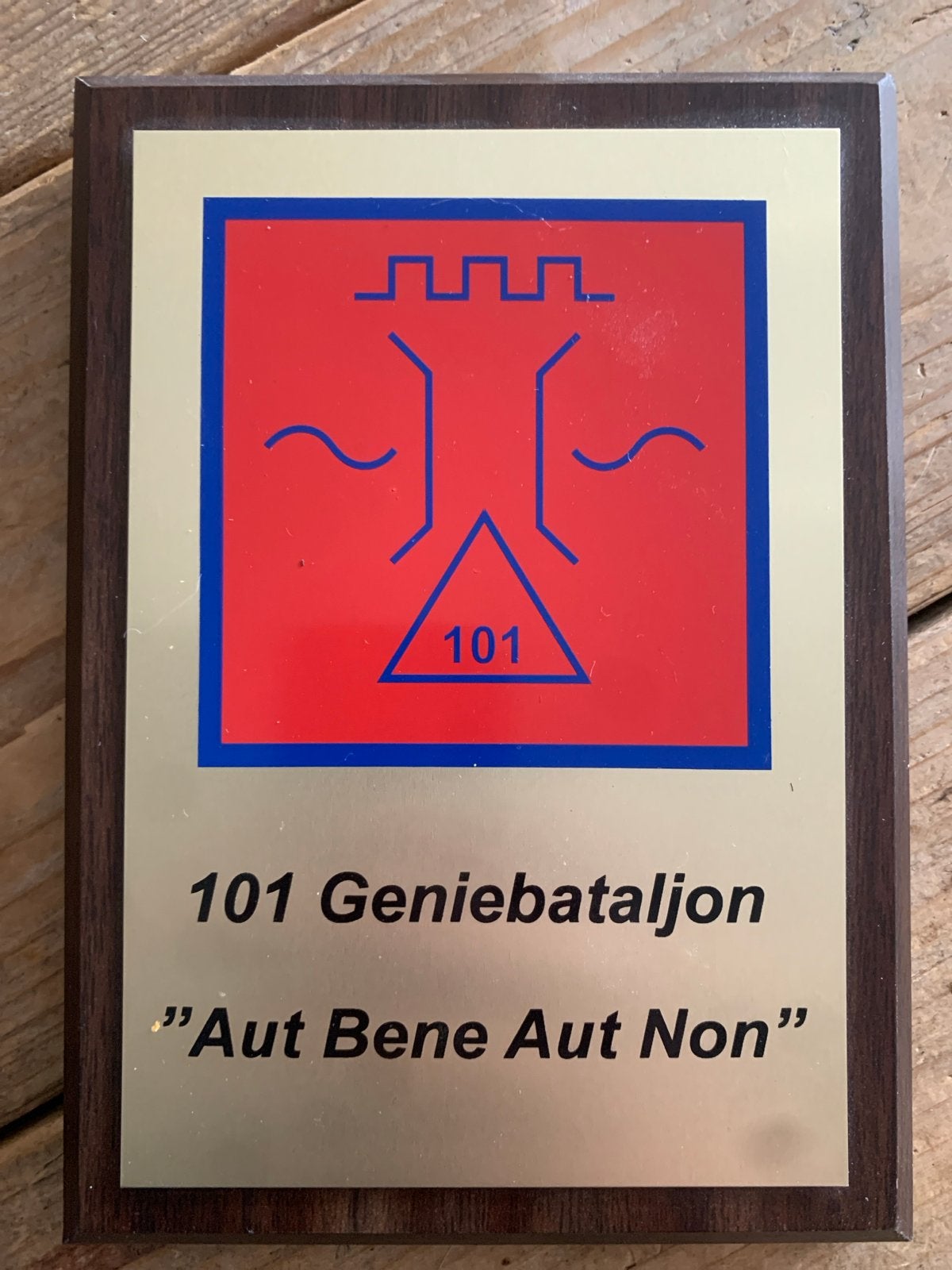 Plaquette 101 Geniebataljon - "Aut Bene Aut Non", Ophalen of Verzenden, Landmacht, Nederland, Kunstobject