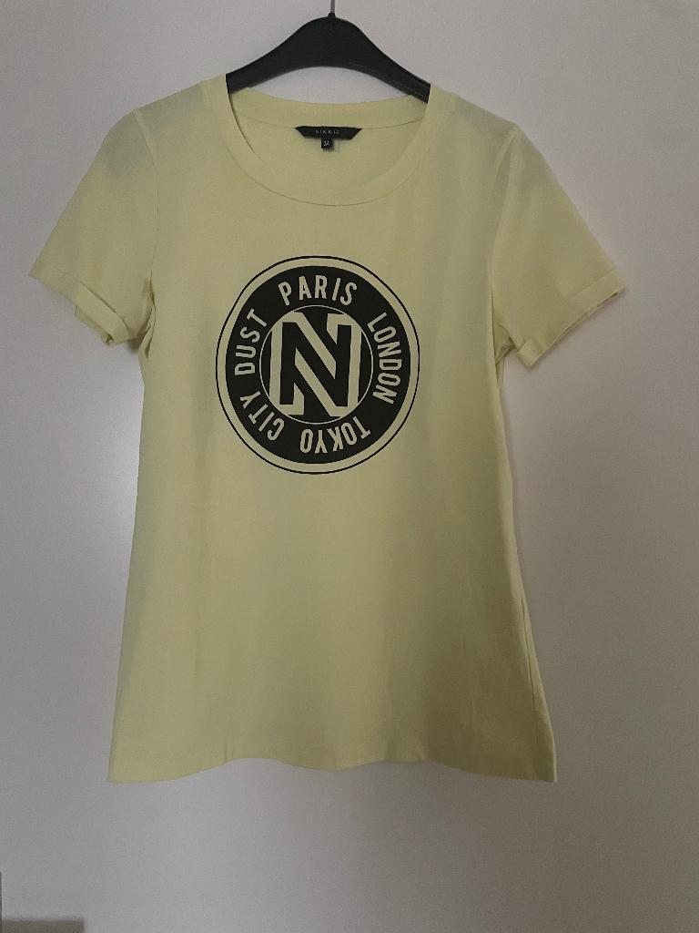 Nikkie shirt maat 34 geel, Geel, Ophalen of Verzenden, Zo goed als nieuw, Korte mouw