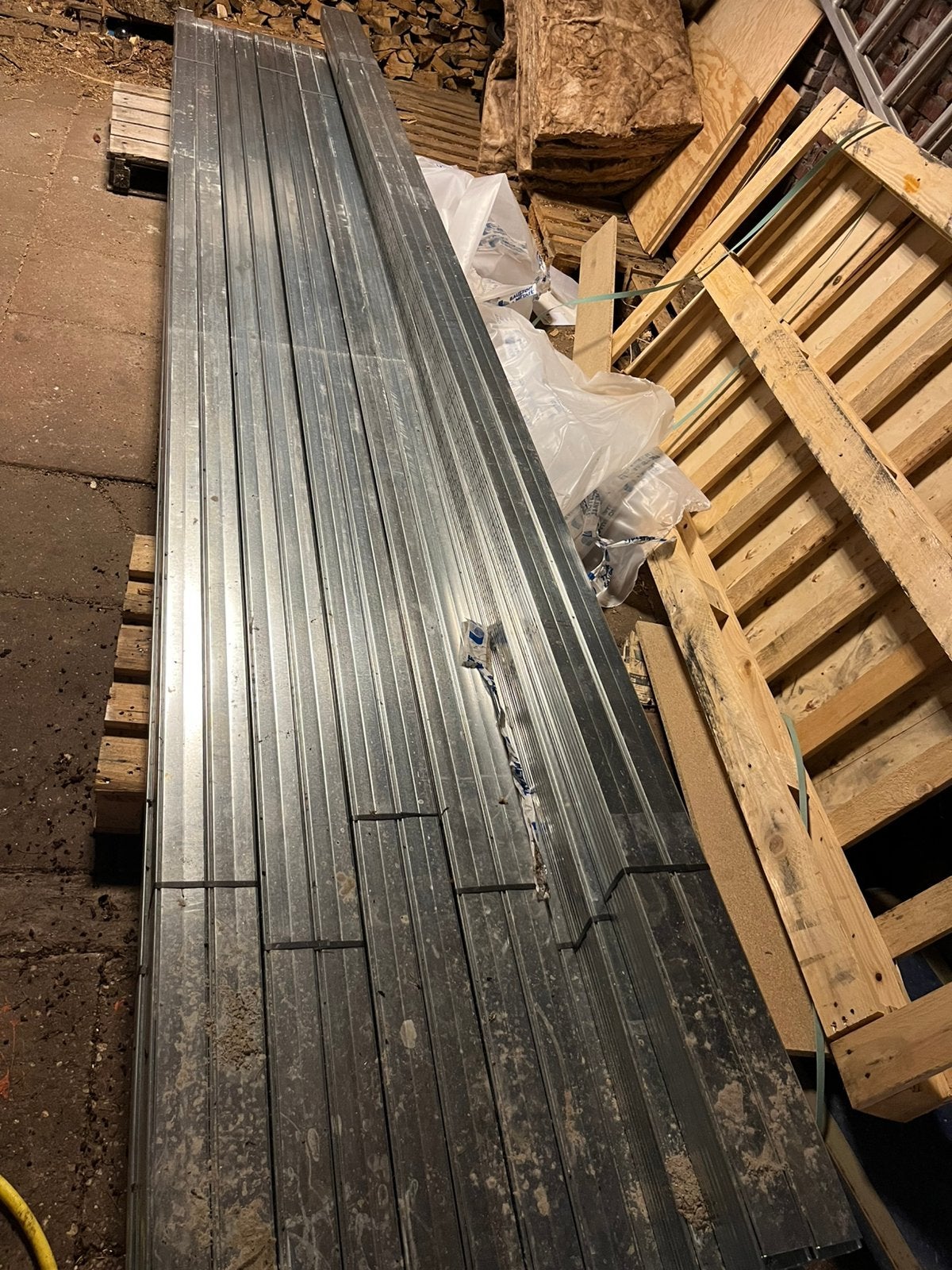 Metal stud 7cm x 400cm, Ophalen, Zo goed als nieuw
