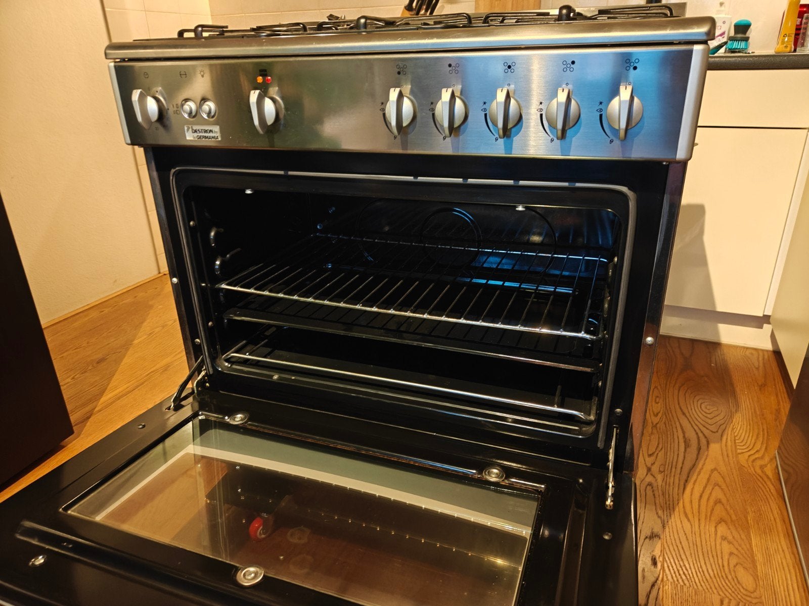 Bestron Germania Fornuis met Gas Kookplaat en Oven, Witgoed en Apparatuur, Ophalen, Gebruikt, 60 cm of meer, Gas