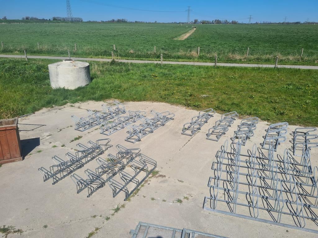 Grote partij fietsenrekken, Ophalen