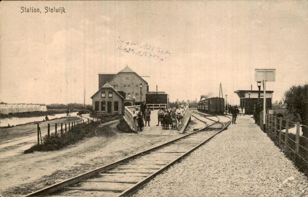 Stolwijk - Station - Perron en trein, Ophalen of Verzenden, Voor 1920, Gelopen, Zuid-Holland