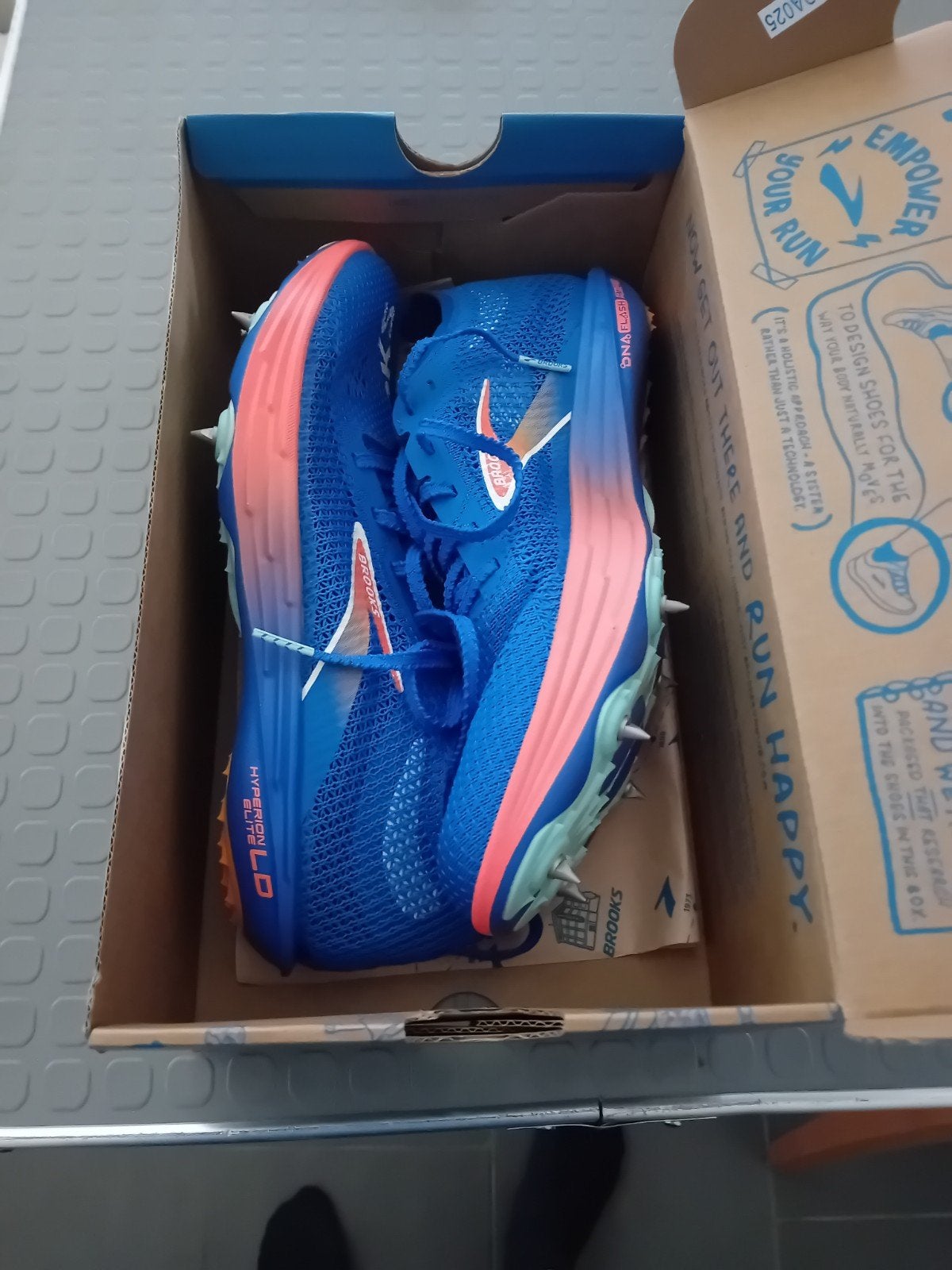 Brooks Hyperion Elite LD Spikes - Nieuwstaat (maat 42), Overige merken, Nieuw, Ophalen of Verzenden, Spikes