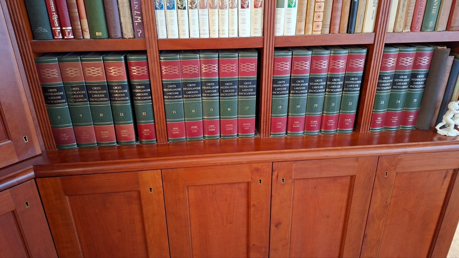 Grote Nederlandse Larousse Encyclopedie - Complete Serie, Boeken, Complete serie, Ophalen of Verzenden, Zo goed als nieuw, Algemeen