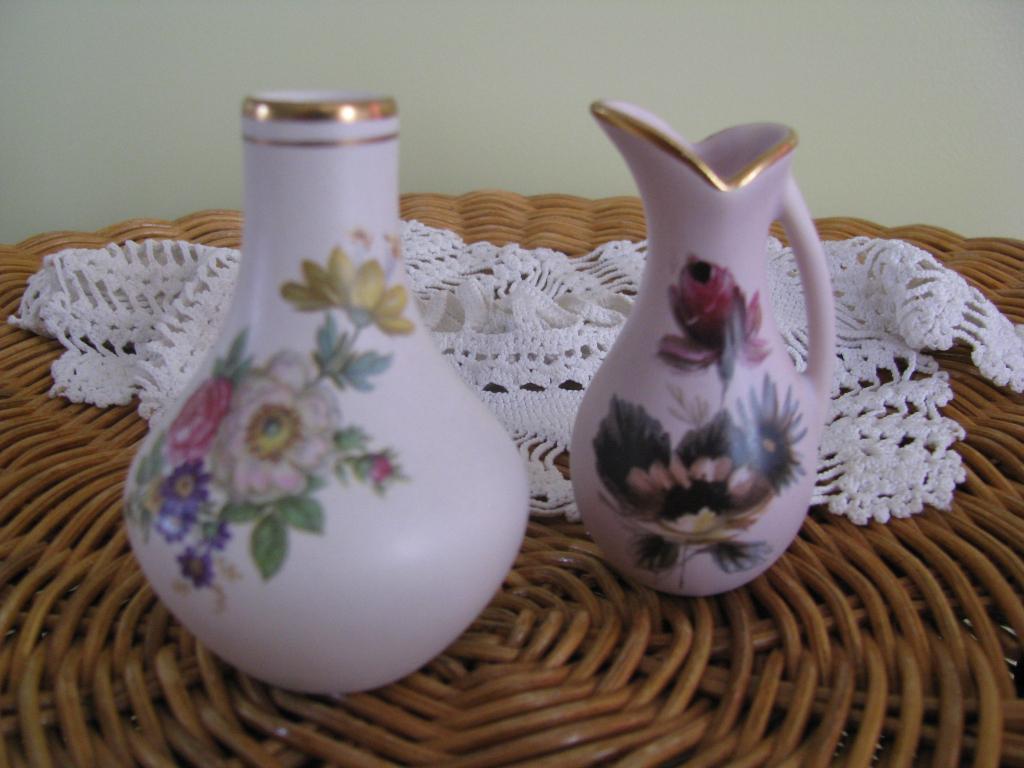 Gouda Holland * 2 x mini vaas * Flora Keramiek *, Ophalen of Verzenden