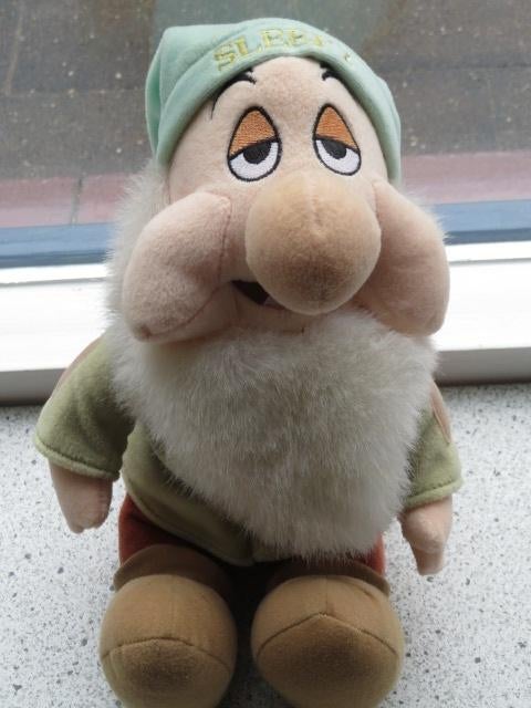 Disney Dwerg Sleepy merk Merison AH ca 35 cm kruin tot voet, Kinderen en Baby's, Speelgoed | Knuffels en Pluche, Disney, Disney