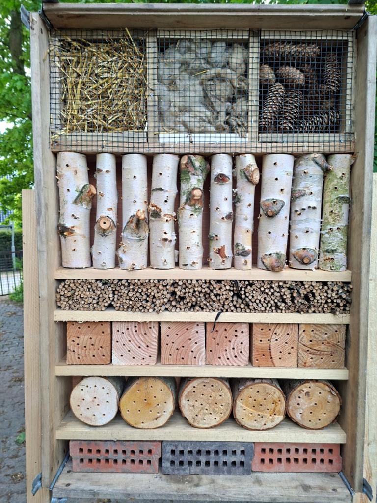 Groot insectenhotel / bijenhotel van hout, Ophalen, Gebruikt, Noordsant@gmail.com, Ermelo