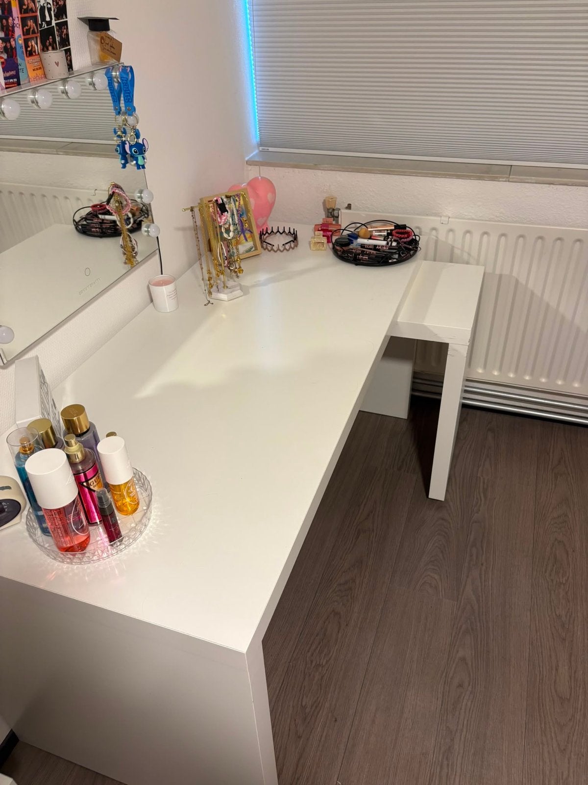 IKEA MALM Bureau met uitschuifbaar blad, wit, Huis en Inrichting, Bureaus, Gebruikt, Computerbureau, IKEA, Modern, Spaanplaat of MDF