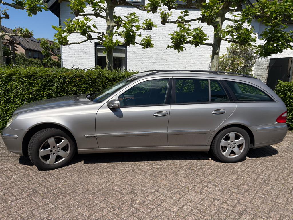 Mercedes-Benz E-Klasse 1.8 E200 Kompr Combi AUT 2006 Grijs, Auto's, Automaat, 4 cilinders, 163 pk, Stationwagon