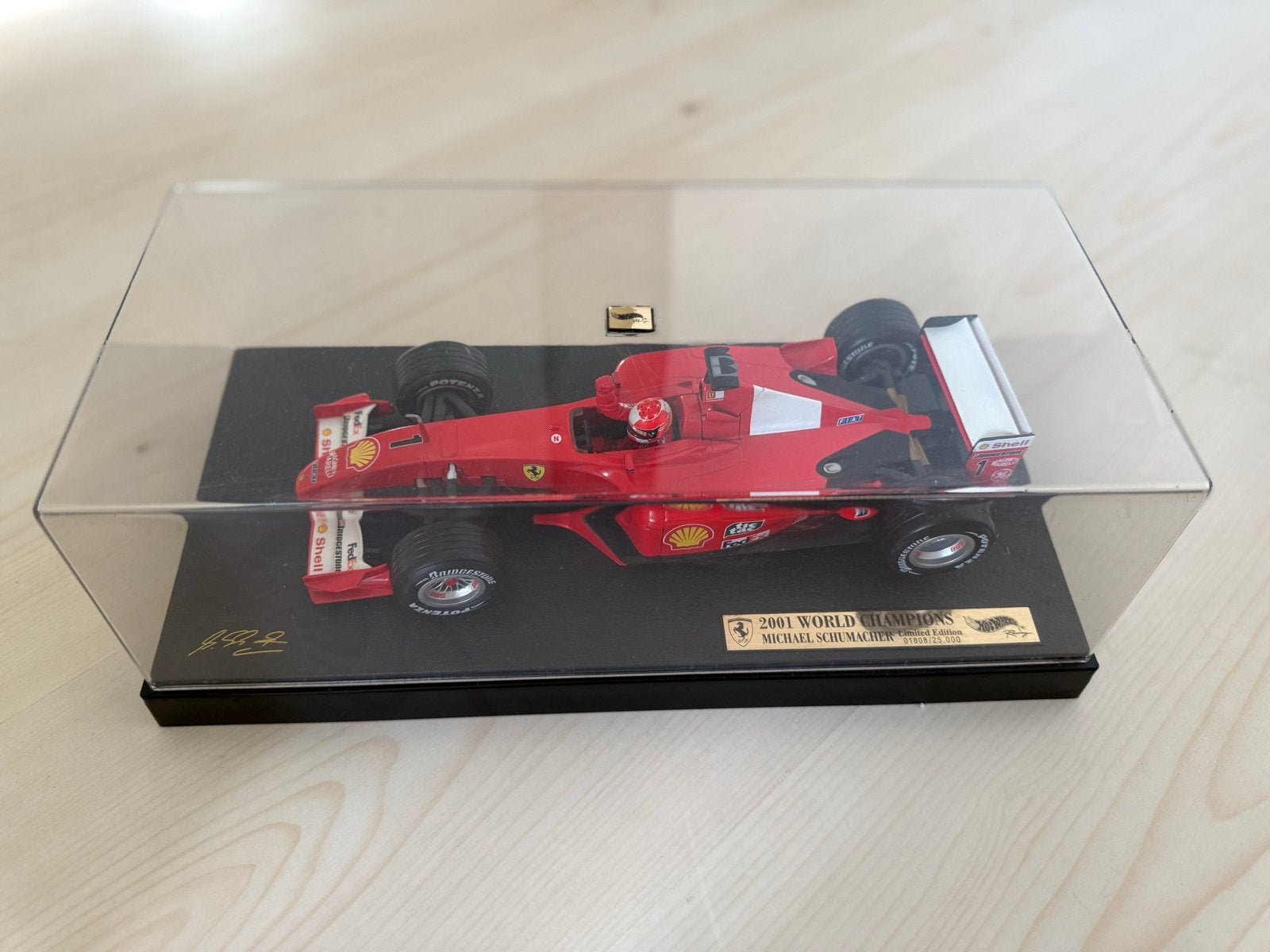 Ferrari F2001 1:18 Michael Schumacher Hot Wheels met vitrine, Hobby en Vrije tijd, Ophalen of Verzenden, Zo goed als nieuw, Auto