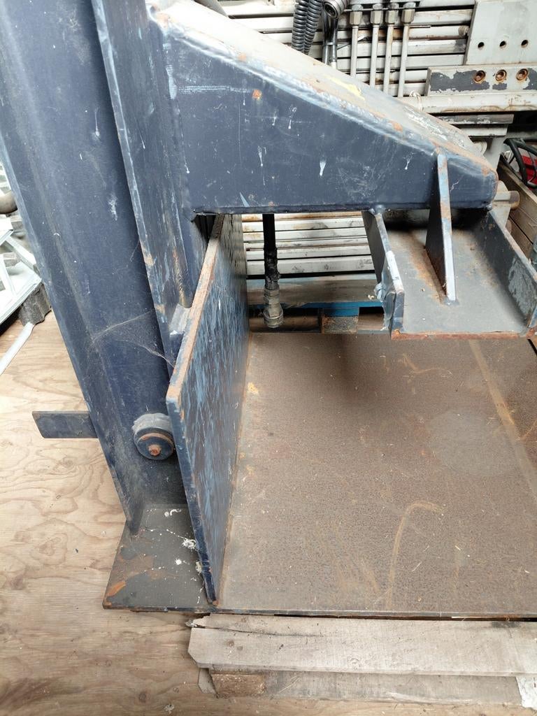 Pakkenklem om zelf kloofmachine te bouwen., Ophalen