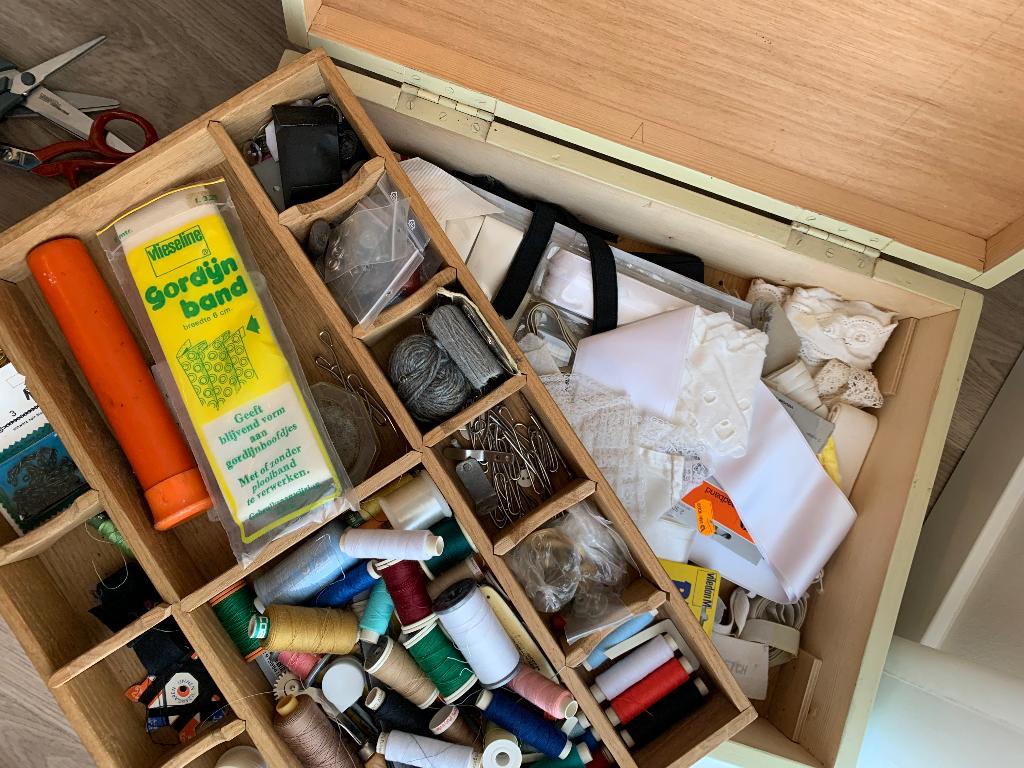 Te koop antieke ambachtelijk naaidoos, Antiek en Kunst, Ophalen