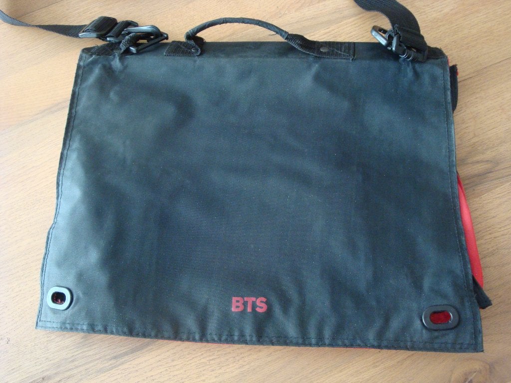 Schoudertas tas laptoptas zwart met rood met draagriem BTS, Ophalen of Verzenden, Zo goed als nieuw, Zwart