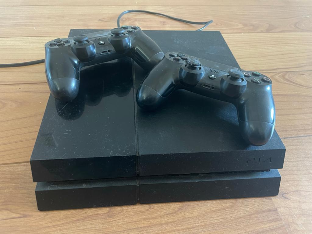 PlayStation 4 met 2 DualShock controllers, Met 2 controllers, Ophalen of Verzenden, Original, 500 GB