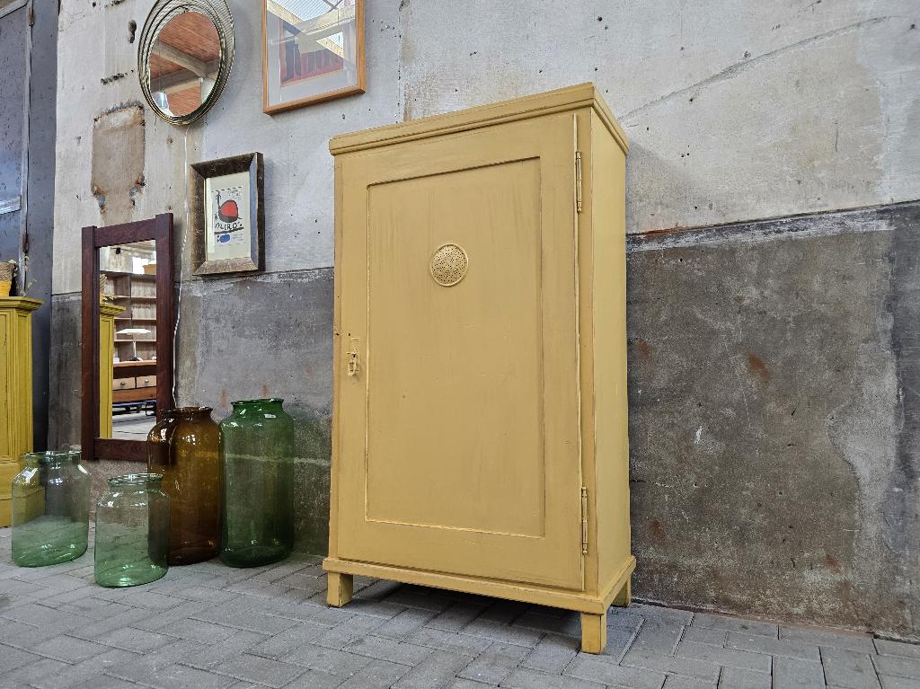Vintage Gele Spek Kast | Landelijke Houten Voorraad Kast, Ophalen of Verzenden