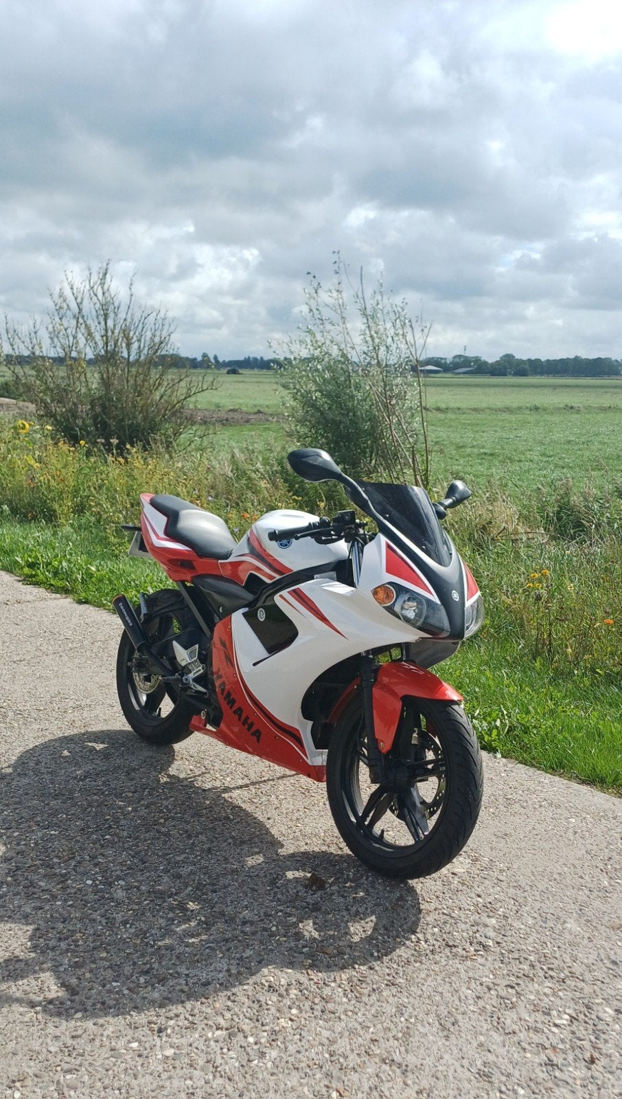 Sportieve Yamaha brommer - rood/wit, Ophalen, 6 versnellingen, Gebruikt, Maximaal 45 km/u