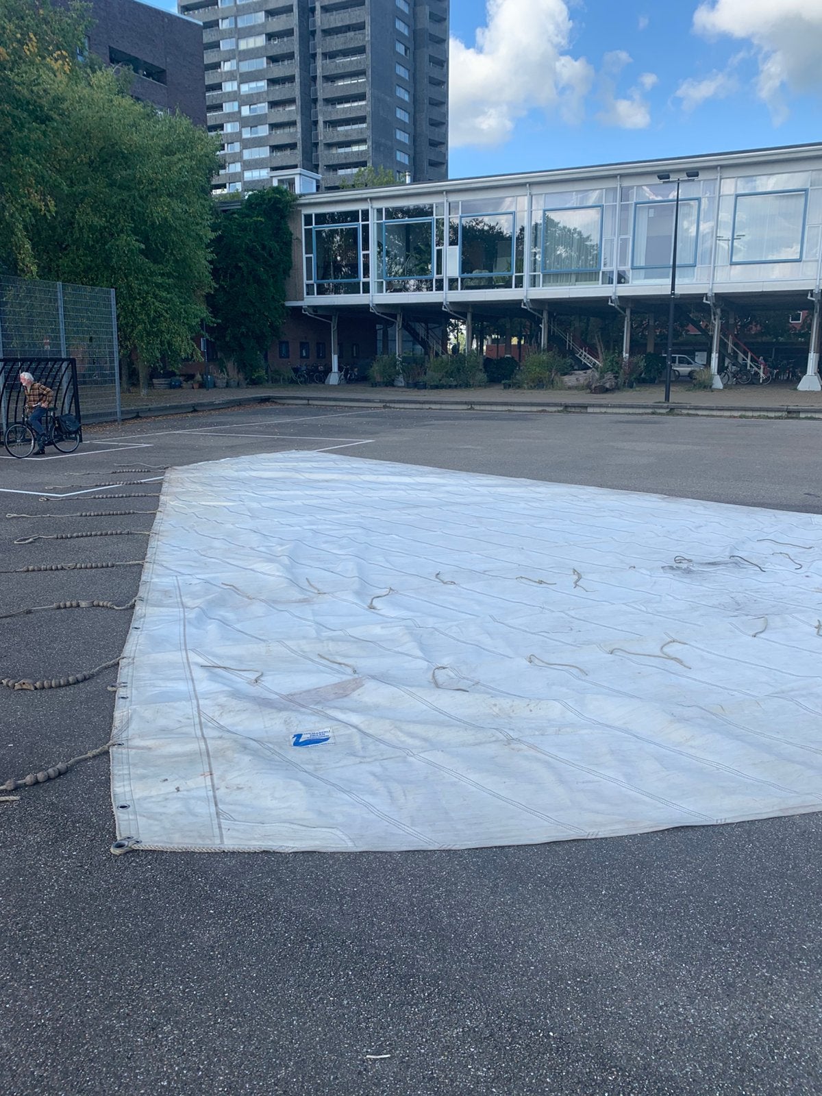 Dacron grootzeil en fok platbodem 21 m incl mast giek gaffel, Ophalen, 6 meter of meer, Gebruikt, Grootzeil