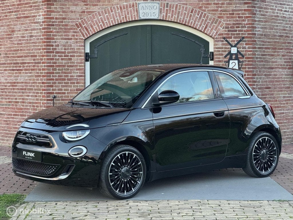 Fiat 500e La Prima 3+1 42 kWh Led, Apple Carplay, Camera , C, Auto's, Fiat, 1300 kg, 118 pk, 4 stoelen, Zwart
