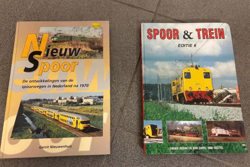Twee boeken over spoor en treinen, Ophalen of Verzenden, Gelezen, Trein