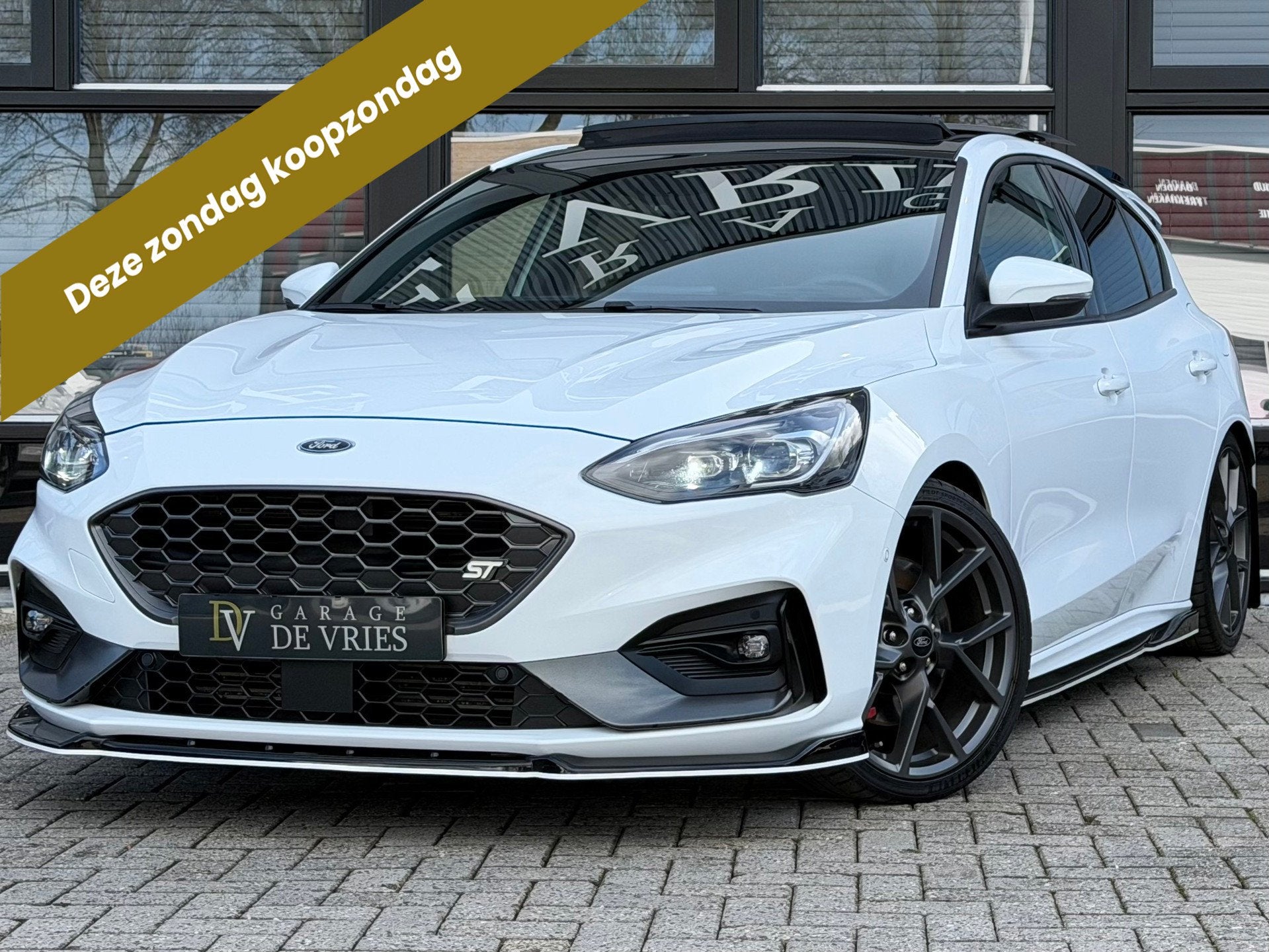 Ford Focus 2.3 EcoBoost ST-3 Panoramadak Sportuitlaat ACC Re, Auto's, 1408 kg, Gebruikt, Zwart, 4 cilinders