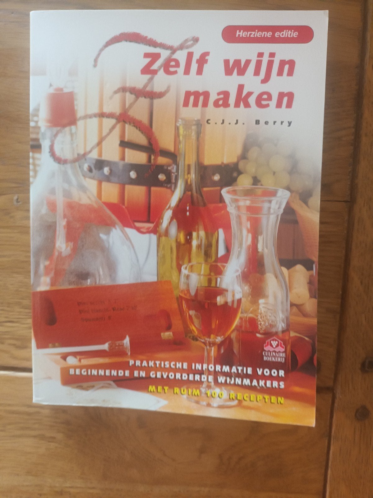 C.J.J. Berry	Zelf Wijn Maken Praktische informatie, Ophalen of Verzenden, Zo goed als nieuw