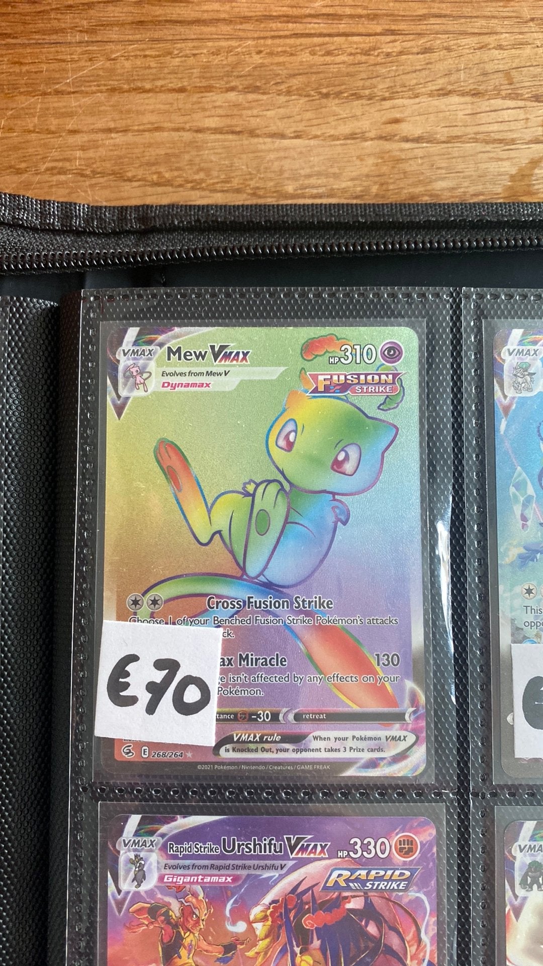 Pokemon kaart rainbow mew Vmax, Ophalen of Verzenden, Gebruikt