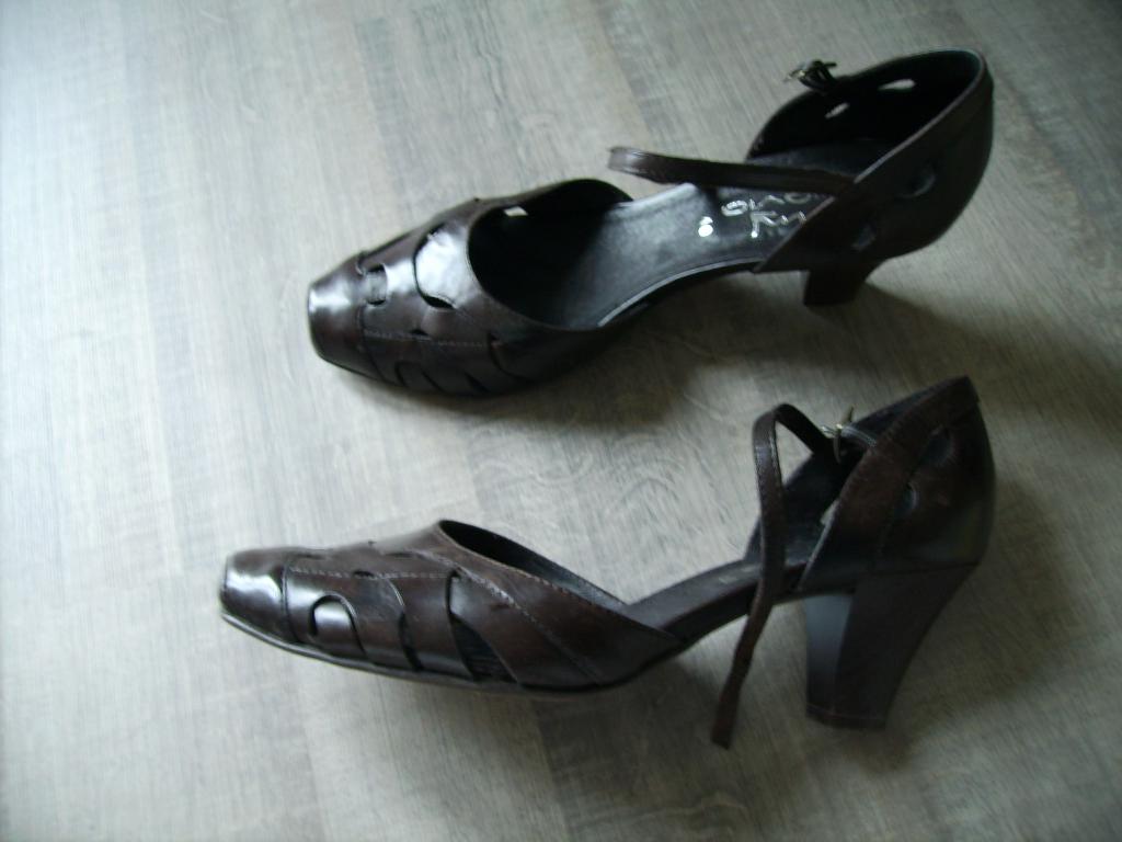 Mia Via pumps donkerbruin maat 40, Kleding | Dames, Schoenen, Nieuw, Pumps, Bruin, Ophalen of Verzenden