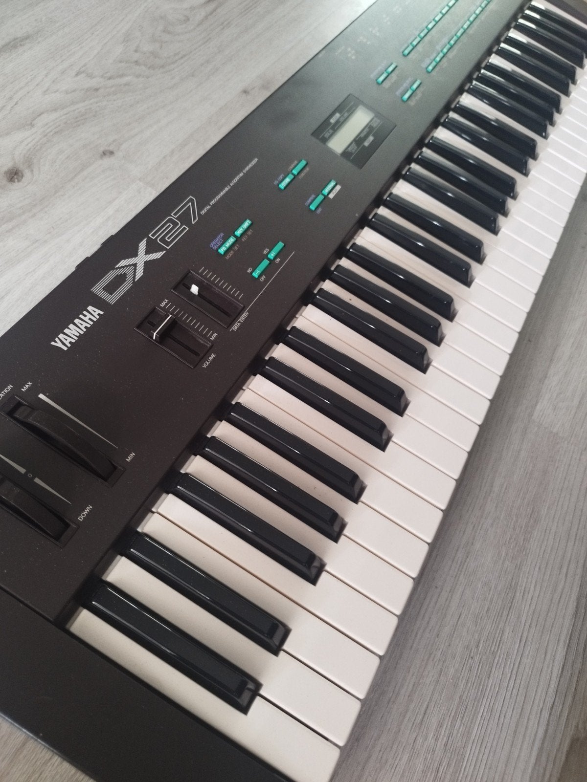 Yamaha DX27 Synthesizer met Flightcase - Jaren '80 Sound, Muziek en Instrumenten, Synthesizers, Ophalen of Verzenden
