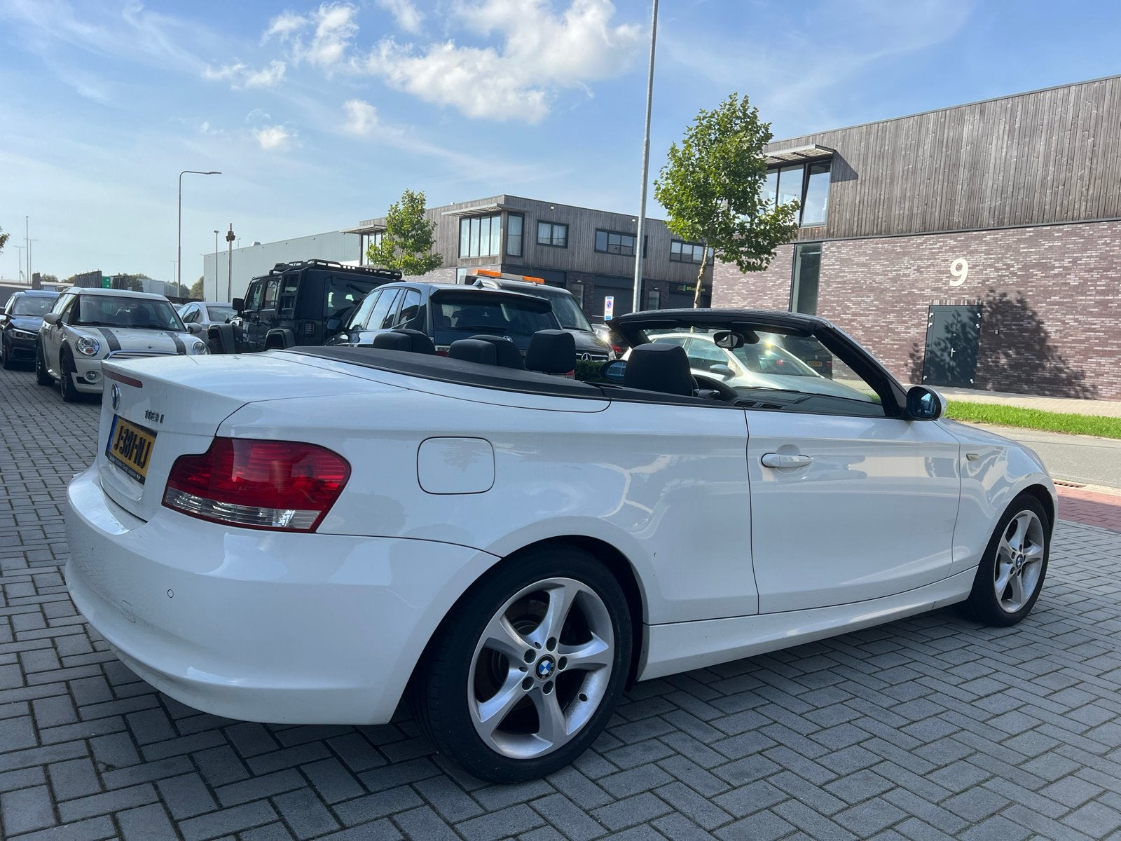 Foto 3 van BMW 1-Serie 2.0 118I Cabrio 2009 Wit