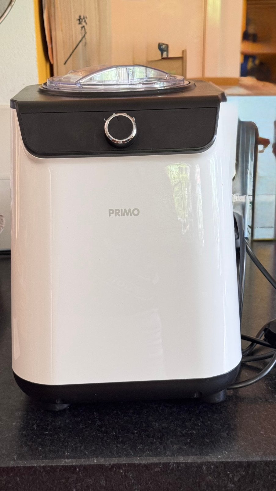 Primo zelf vriezende  Ijsmachine( witte uitvoering), Ophalen, Zo goed als nieuw