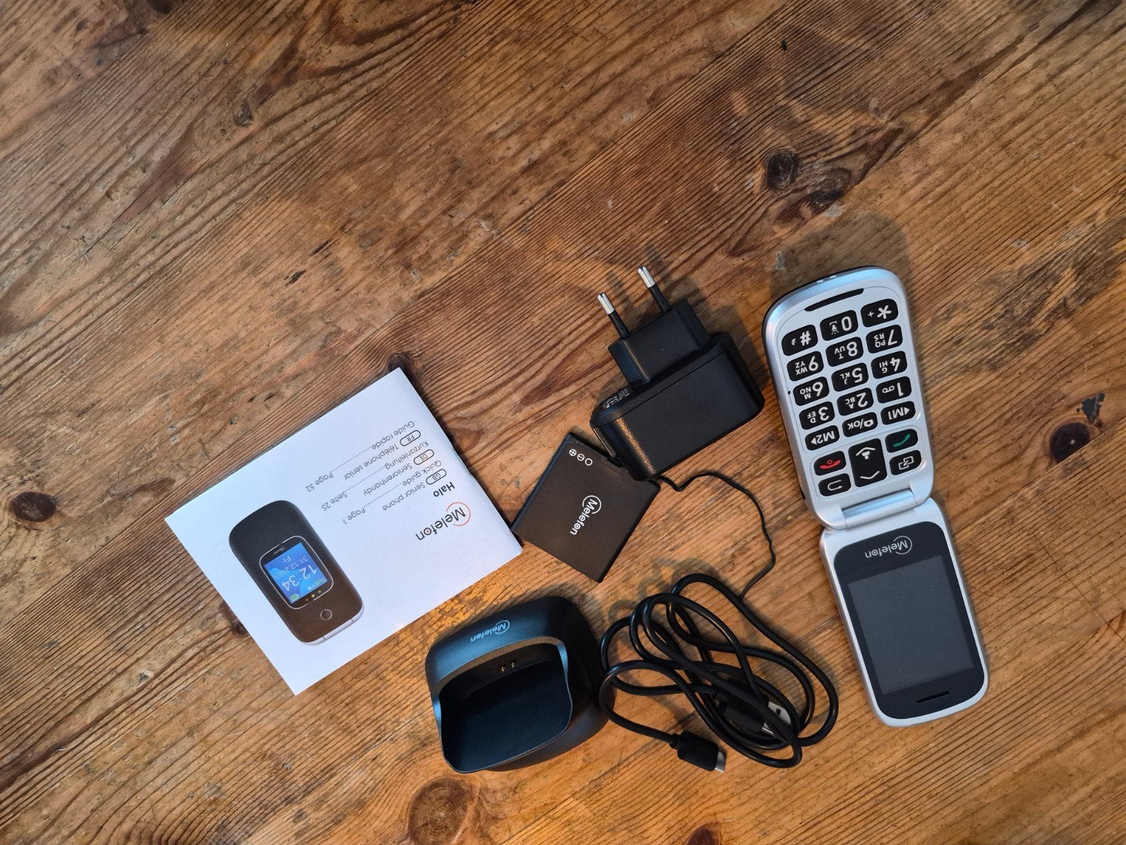 Meielfon Klaptelefoon met Oplaadstation en Handleiding, Inklapmodel, Ophalen of Verzenden, Zonder simlock, Zonder abonnement