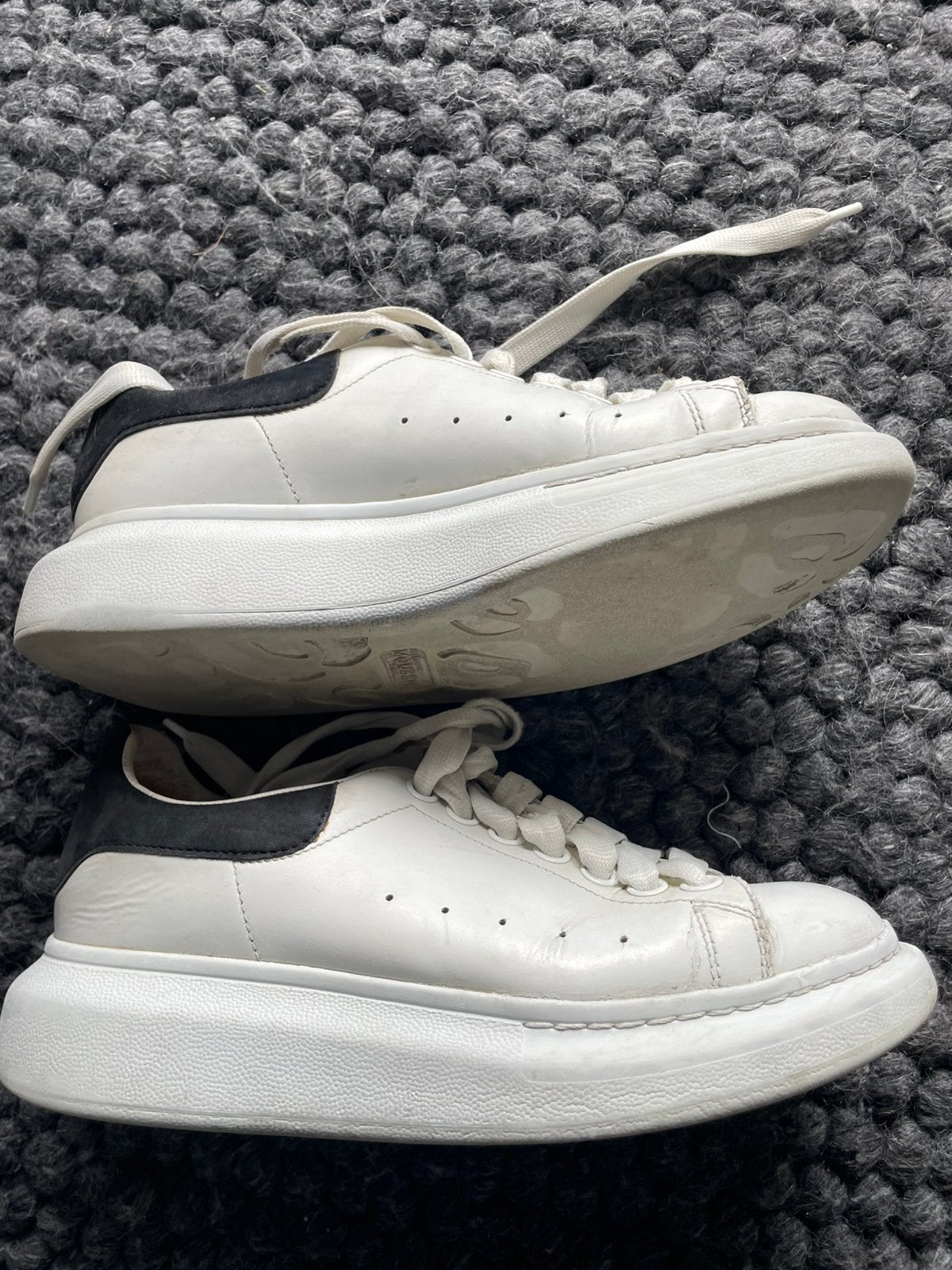 ALEXANDER MCQUEEN maat 37 echte, Kleding | Dames, Schoenen, Ophalen of Verzenden, Zo goed als nieuw, Zwart, Sneakers of Gympen