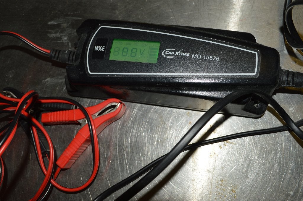 Car Xtras Acculader MD 15526 - Automatische Batterijlader, Auto-onderdelen, Accu's en Toebehoren, Ophalen of Verzenden, Gebruikt