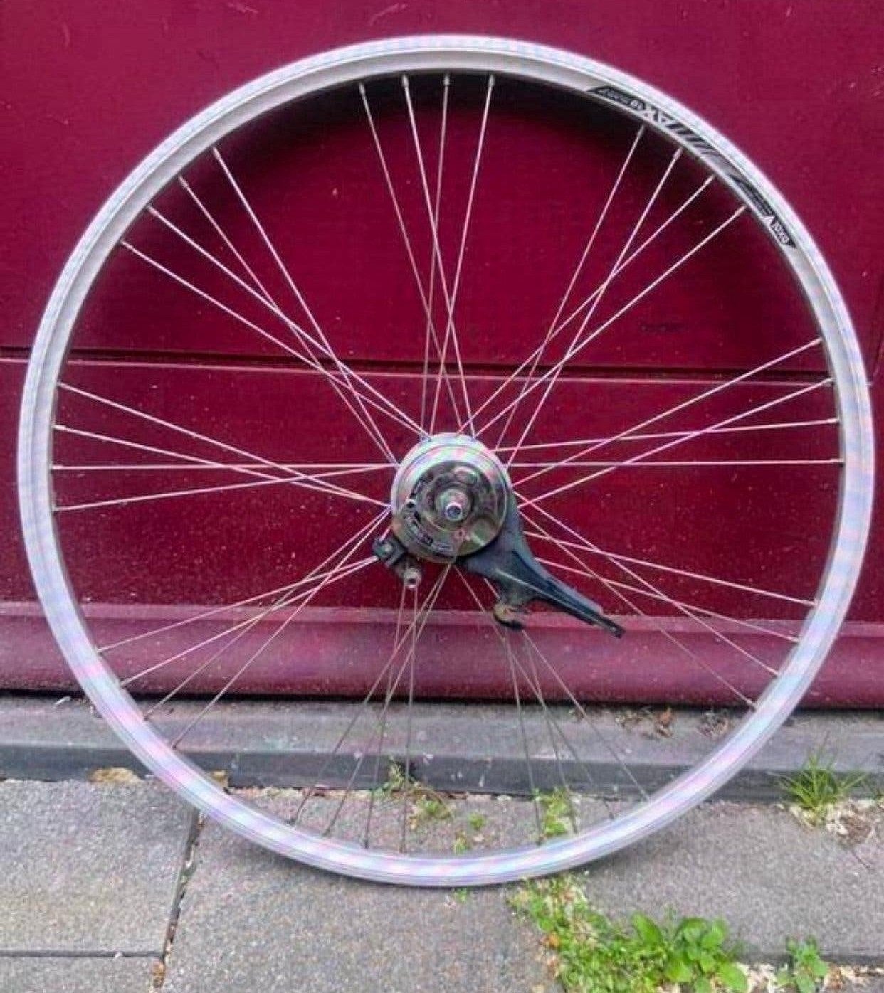 voorwiel met naafdynamo 28 inch, Fietsen en Brommers, Fietsonderdelen, Zo goed als nieuw, Aluminium, Stadsfiets, Ophalen