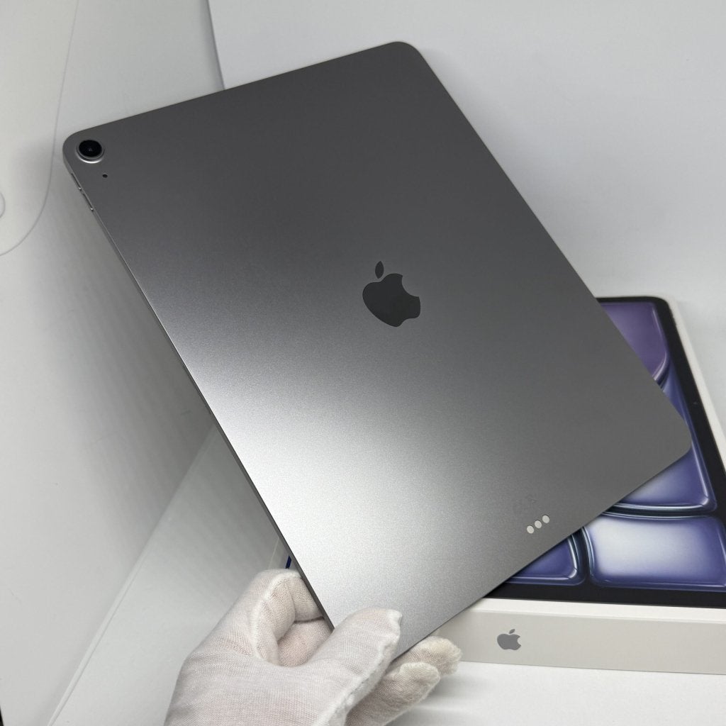 iPad Air 7e 13 inch M3 128GB grijs /krasvrij /100% batt /gar, Apple, Zo goed als nieuw, Support@apple.com, Apple Park Way, Cupertino, California
