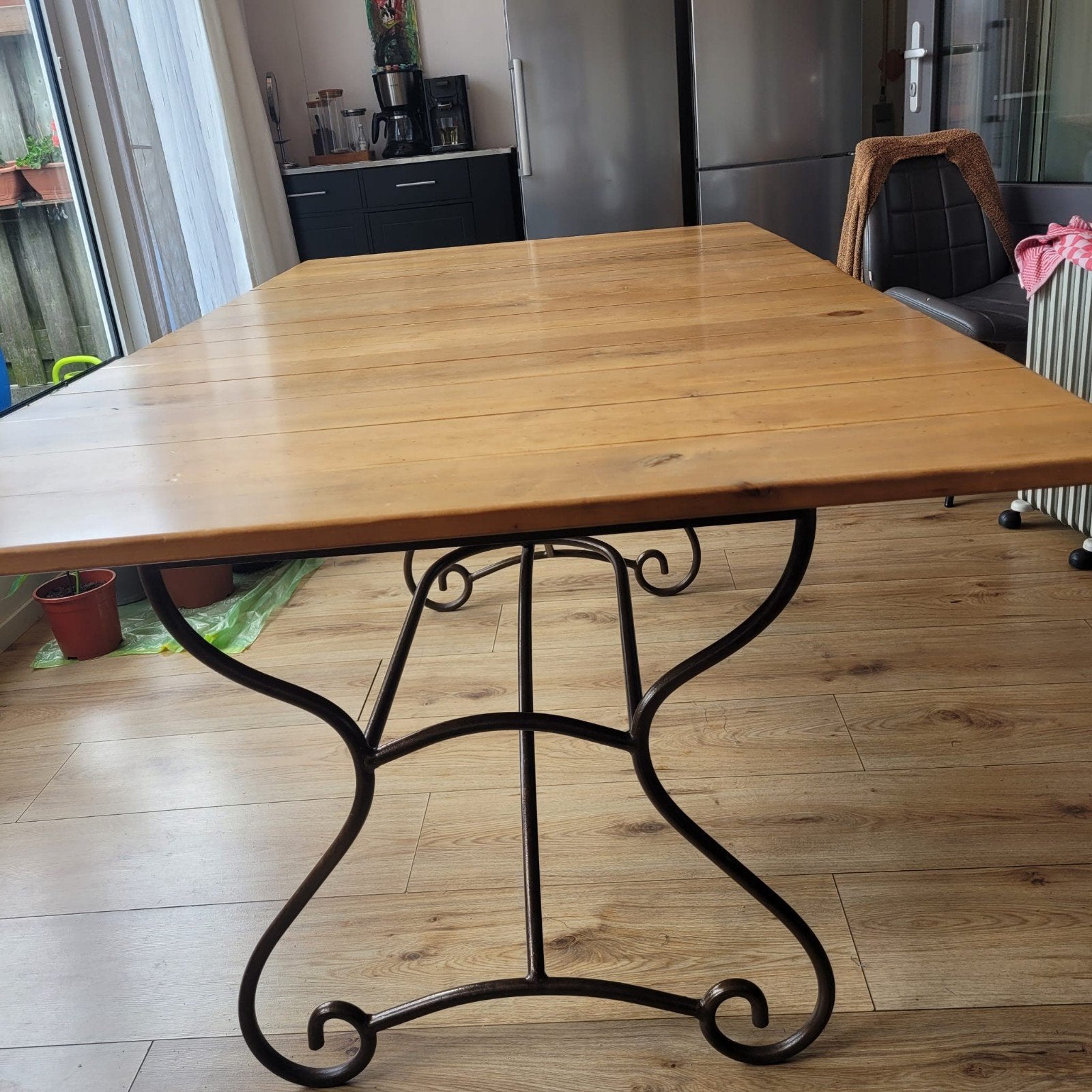 Robuuste eettafel met smeedijzeren onderstel, Gebruikt, 200 cm of meer, 50 tot 100 cm, Vier personen