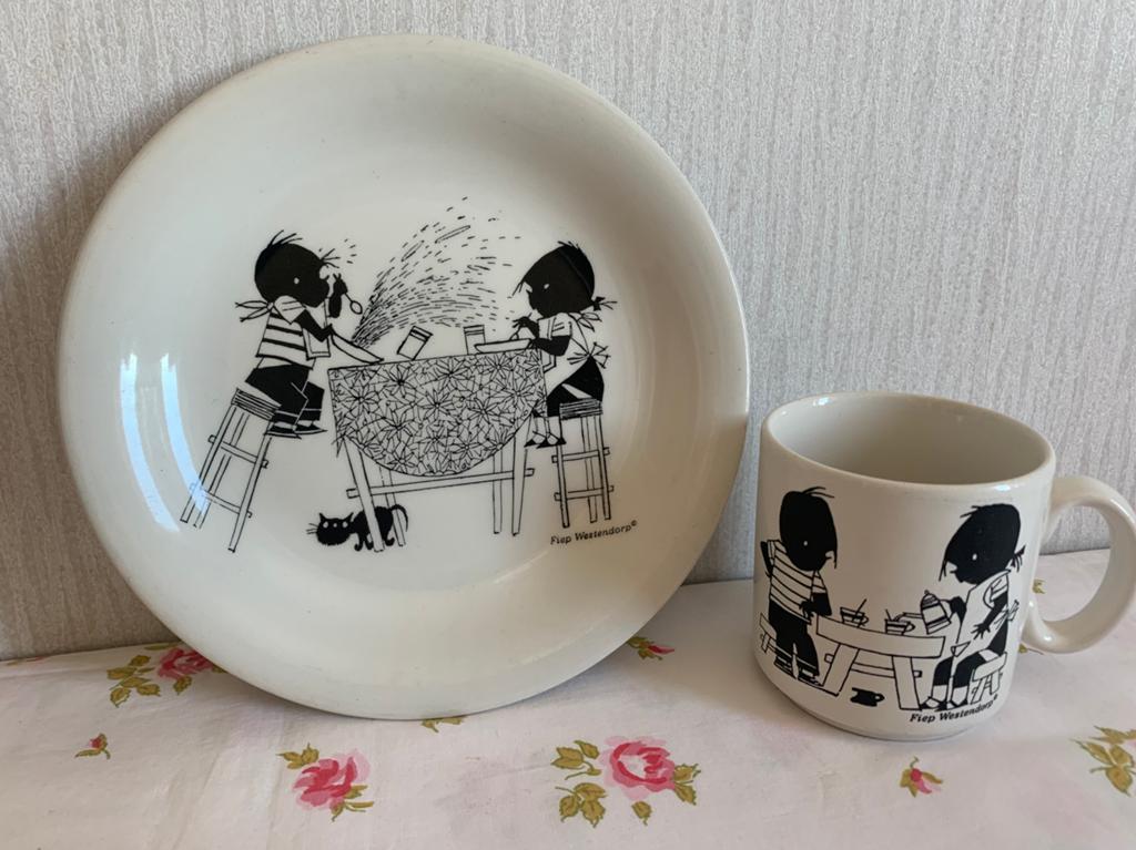 Jip en Janneke bord + beker vintage, Gebruikt, Ophalen of Verzenden, Bord(en), Overige stijlen