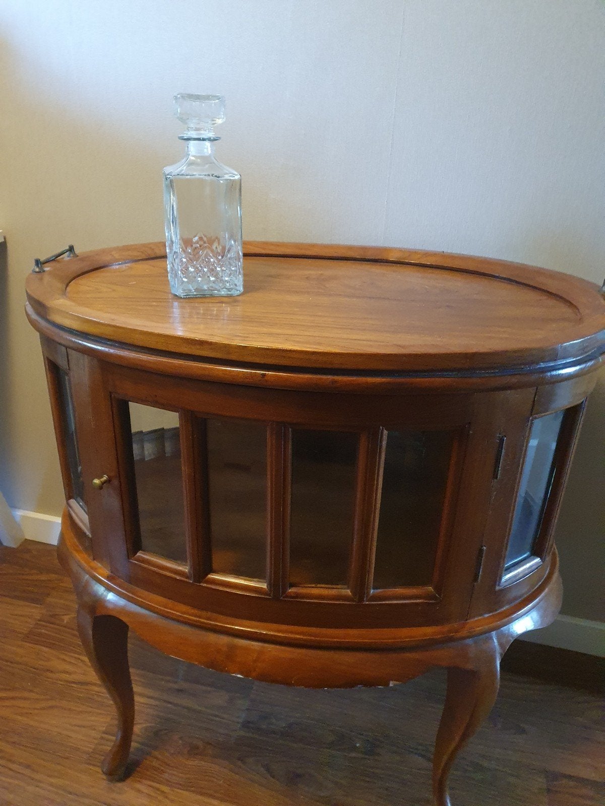 Vintage houten drankenkastje / serveerwagen, Ophalen