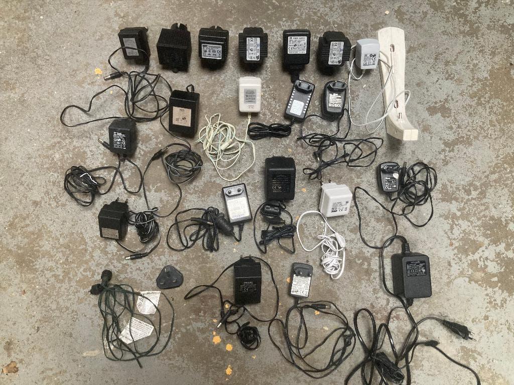 24 adapters stekkertjes kabeltjes snoertjes adapter opladers, Ophalen of Verzenden, Zo goed als nieuw, Kabel of Snoer