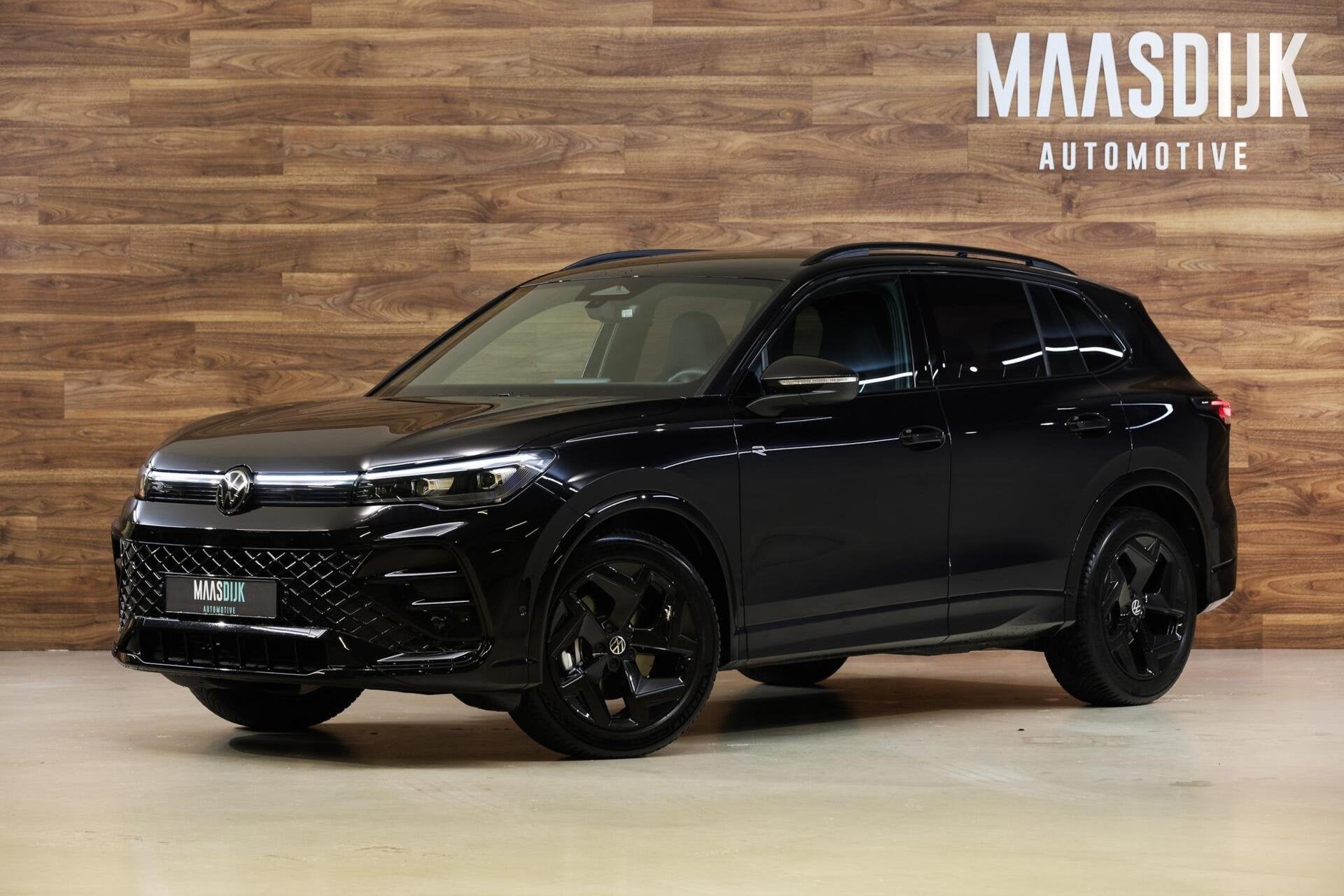 Volkswagen Tiguan 2.0 TDI R-line|Massage|ACC|Camera|Trekhaak, Auto's, Volkswagen, Euro 6, 4 cilinders, Zwart, Bedrijf
