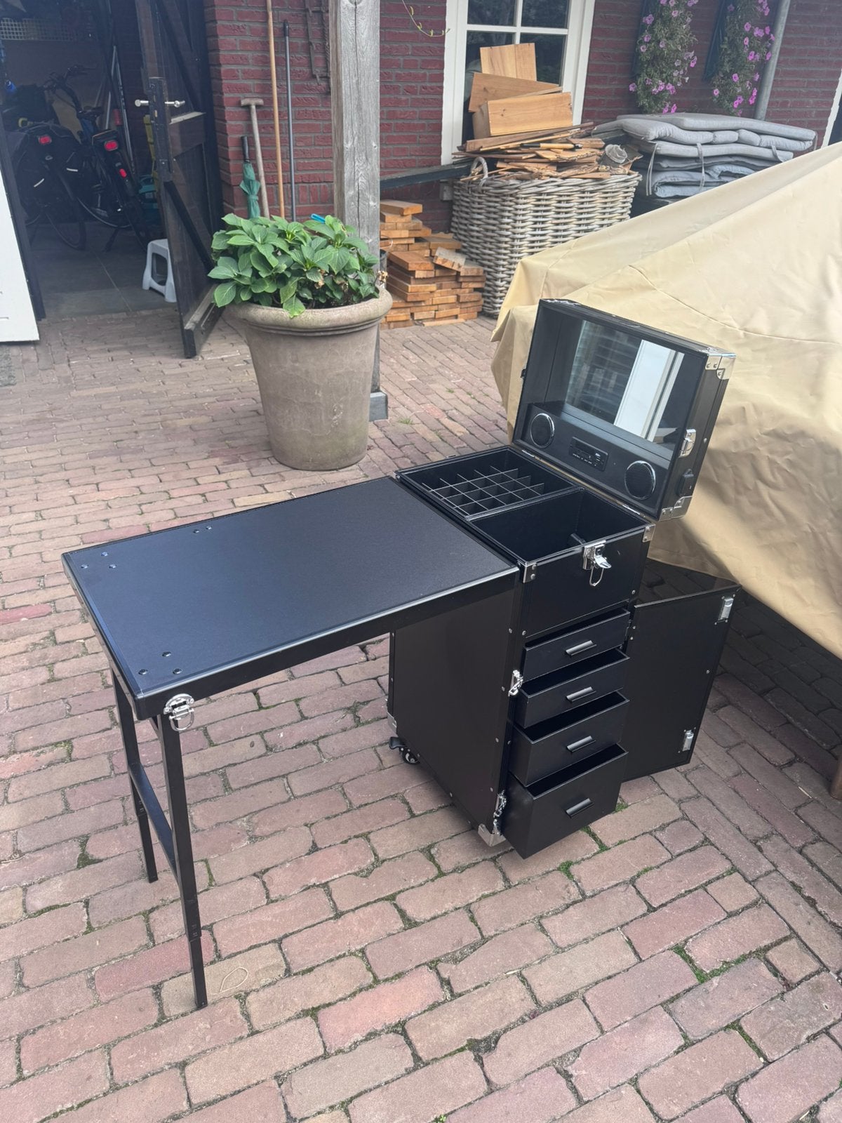 Foto 6 van Mobiele nageltafel