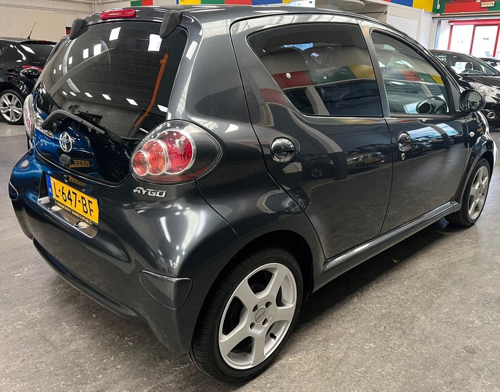 Toyota Aygo 1.0-12V Access Zeer Netjes !, Voorwielaandrijving, Stof, Gebruikt, 68 pk