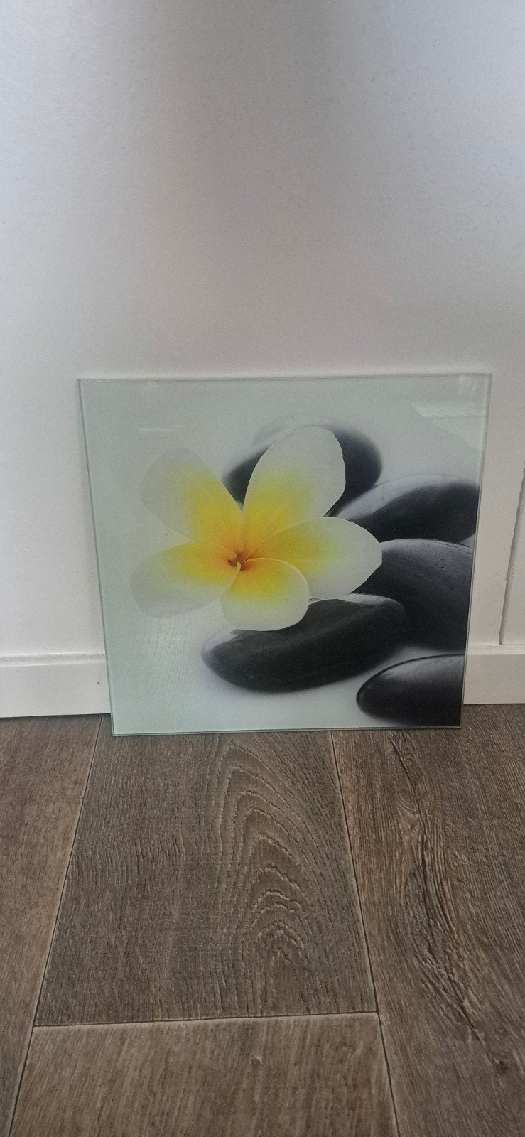 Glazen wanddecoratie met bloem en stenen, Meerkleurig, Decoratieobject, Ophalen of Verzenden, Zo goed als nieuw