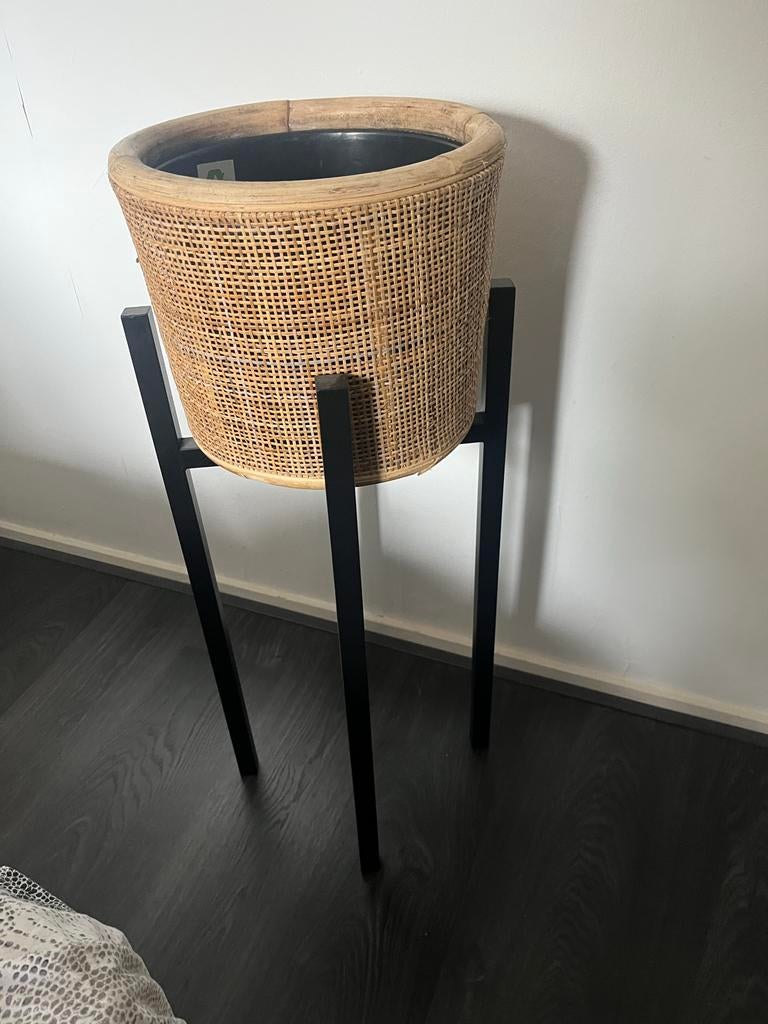Plantenbak op poten - Rotan look, 85cm hoog, Ophalen, Overige materialen, Gebruikt, Rond