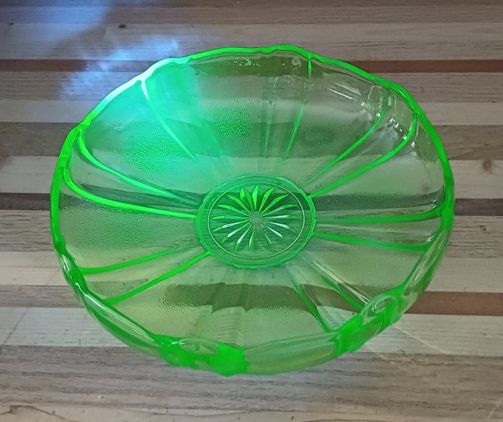 Uranium Annagroen Neon glazen schaal, Antiek en Kunst, Ophalen of Verzenden