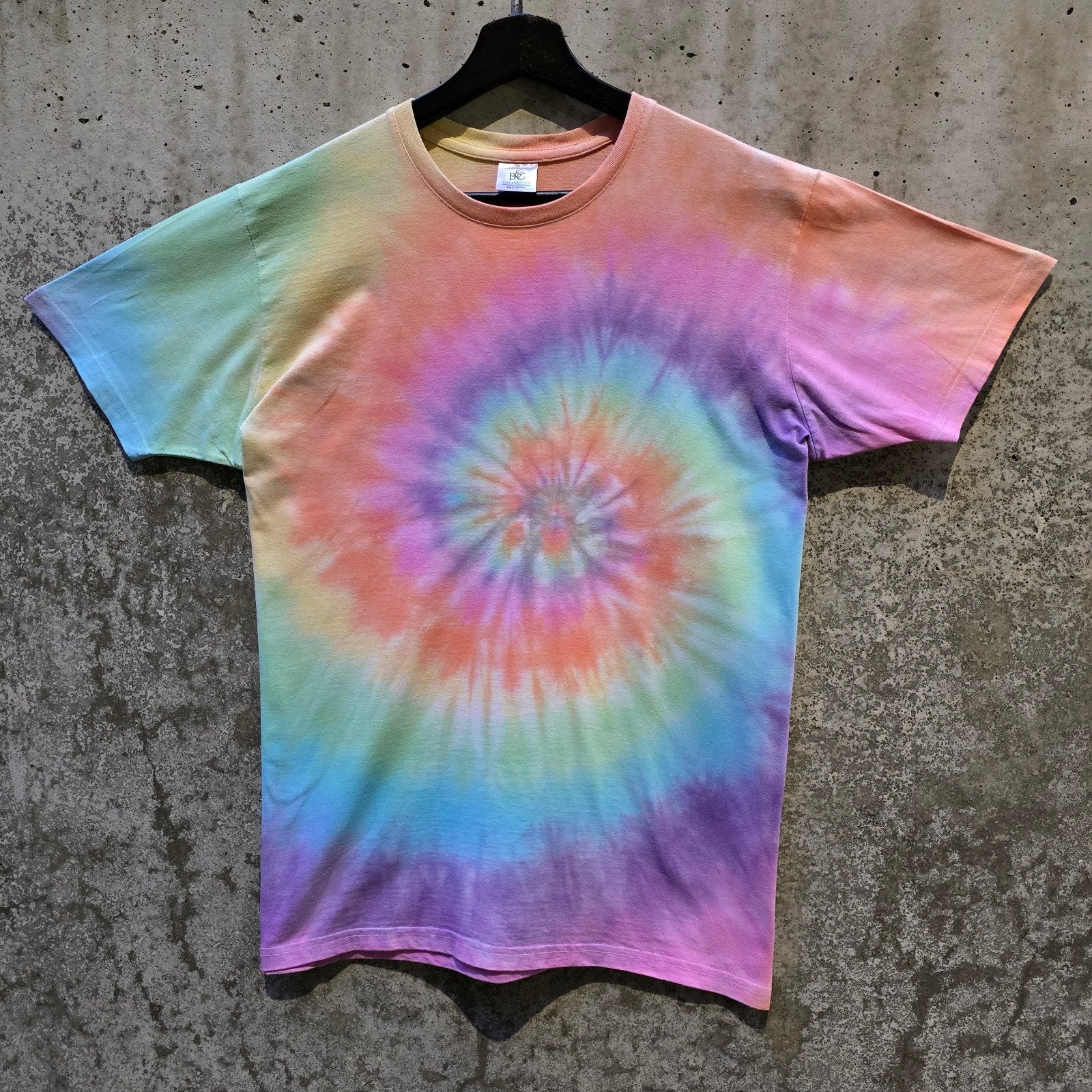 Pastel regenboog spiral tie dye t-shirt unisex maat M, Kleding | Dames, Maat 38/40 (M), Overige kleuren, Nieuw, Ophalen of Verzenden