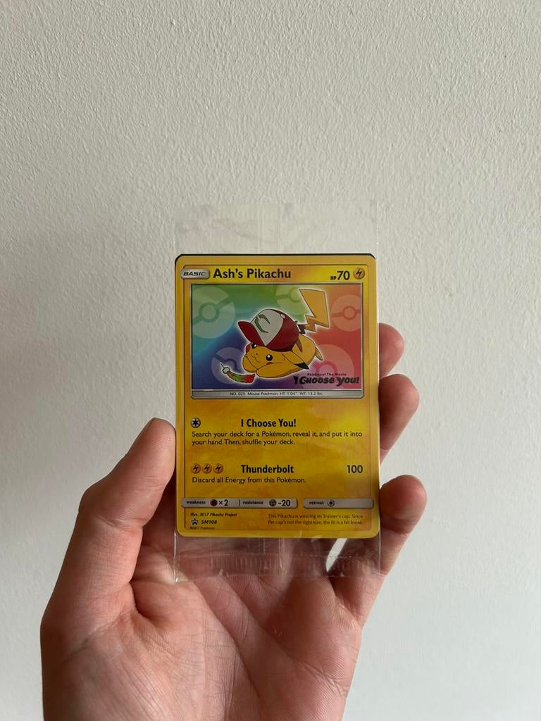 Ash’s Pikachu SM108 sealed, Ophalen of Verzenden, Nieuw, Losse kaart, Foil