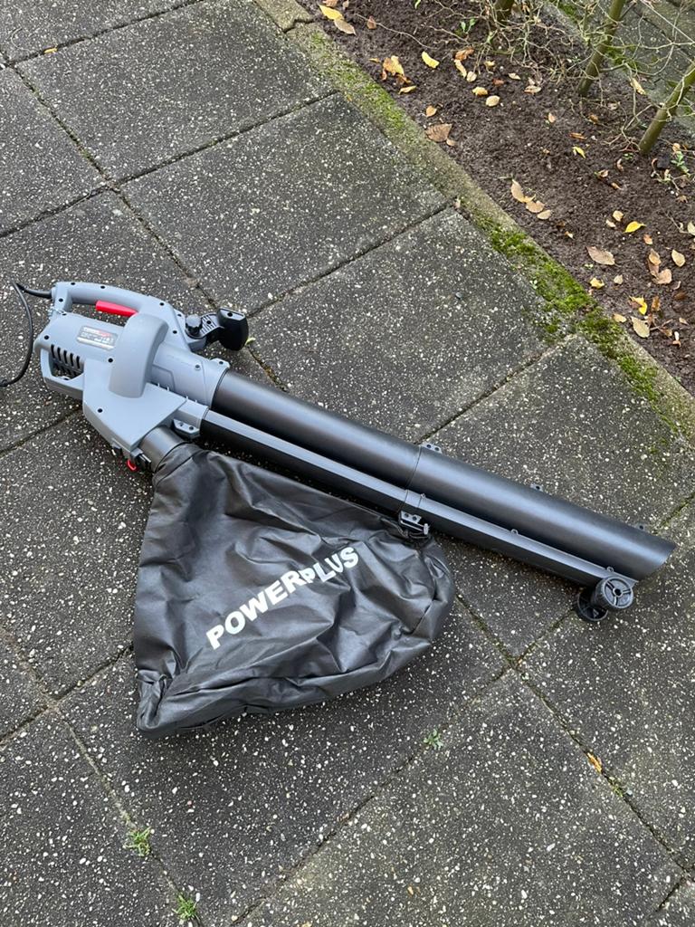 1x gebruikt! Poweg 3300W Bladblazer / zuiger incl. zak (45L), Ophalen, Met opvangzak, Handgedragen, Zo goed als nieuw